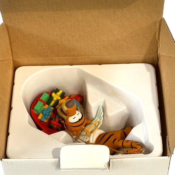 Disney Christmas Magic #207 Grolier 1980 'Tigger' Collectible Christmas Ornament - Picture 4 of 7